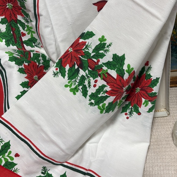 Mid century Christmas tablecloth-oval - Picture 4 of 4